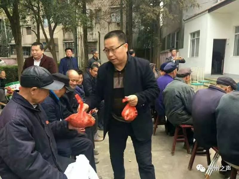 感动荆州候选人:严义军|帮助他人是我最大的幸福