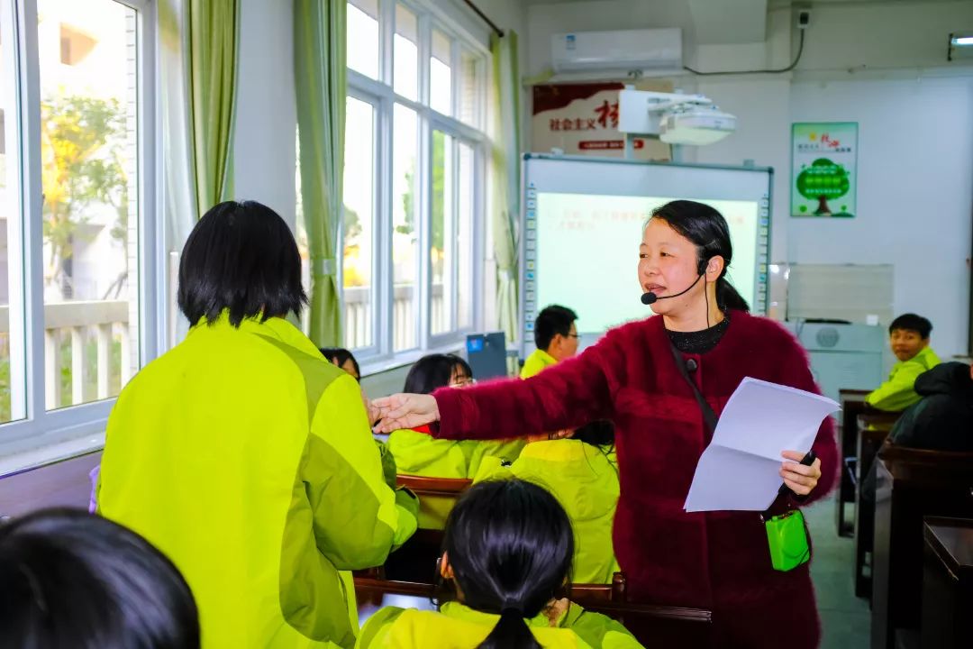 柳州铁一中学初中部狮山文话讲堂柳州飞虹扬帆新时代