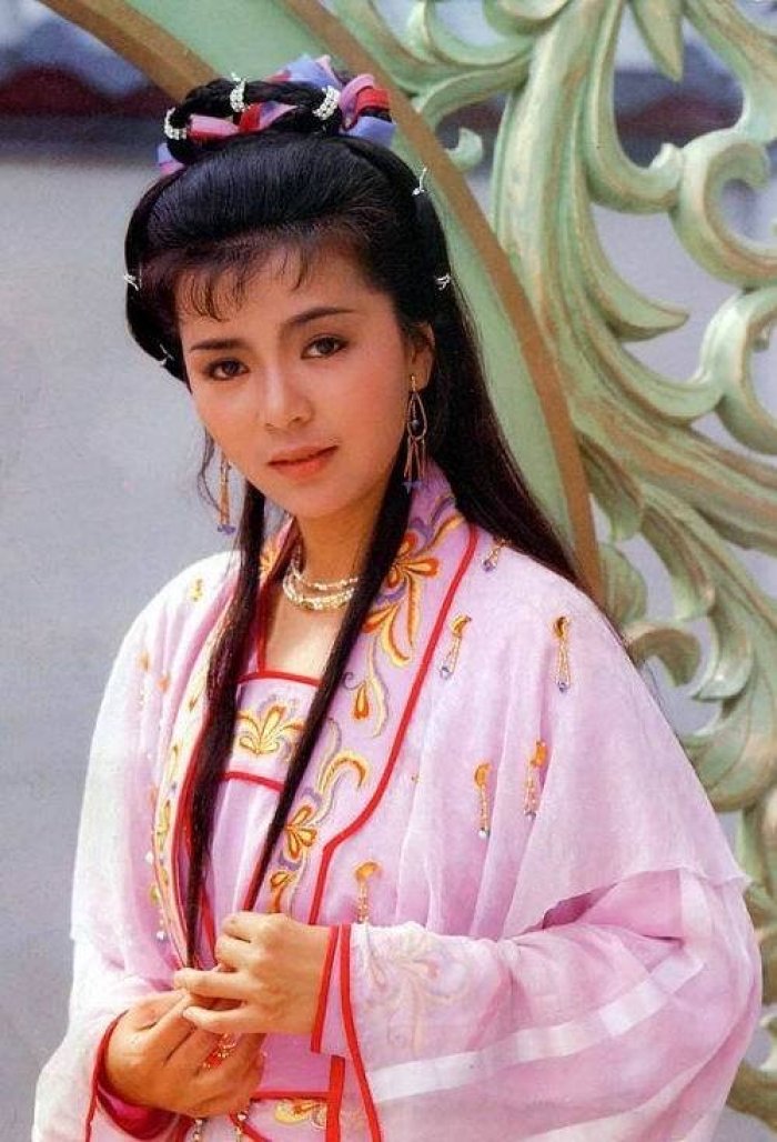 刘德华陈玉莲久违同框,"杨过""小龙女"35年后再温情拥抱