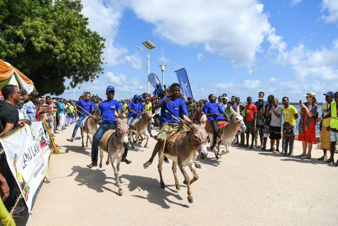 這個東非小島交通靠騎驢，男人穿「裙子」，與中國還頗有淵源 旅行 第9張
