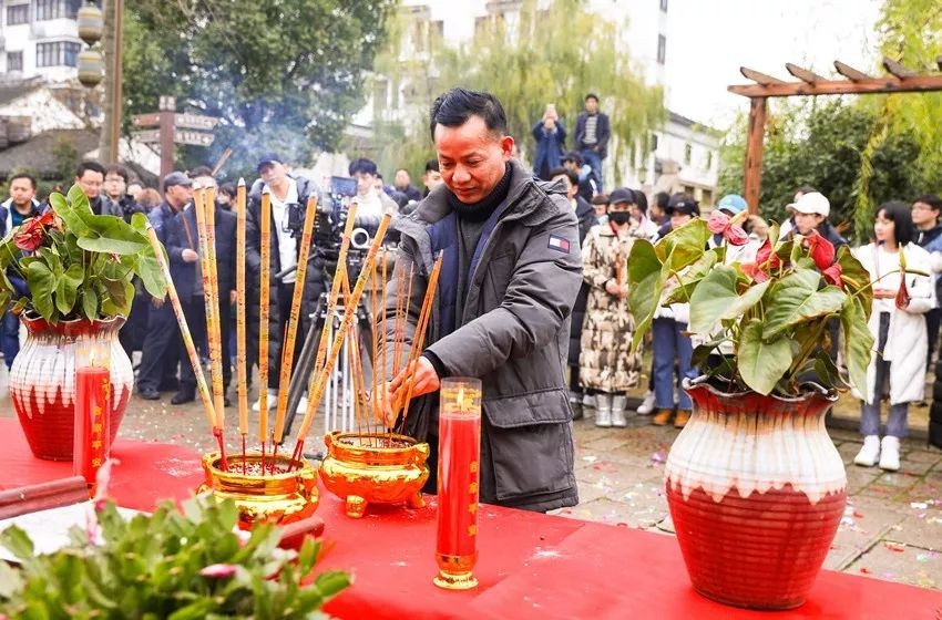 北京銮腾星光影业董事长余建国,制片人王观澜,导演夏天,协拍方