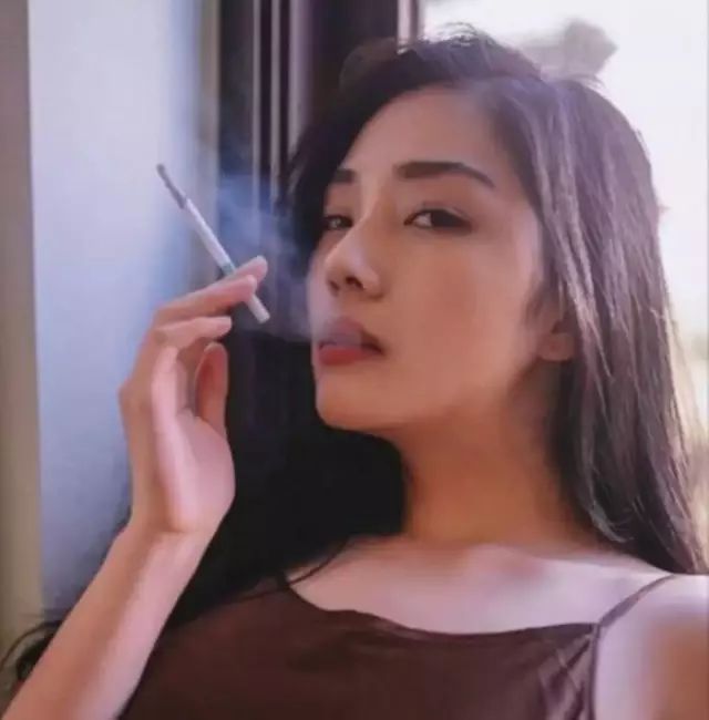 抽烟男女头