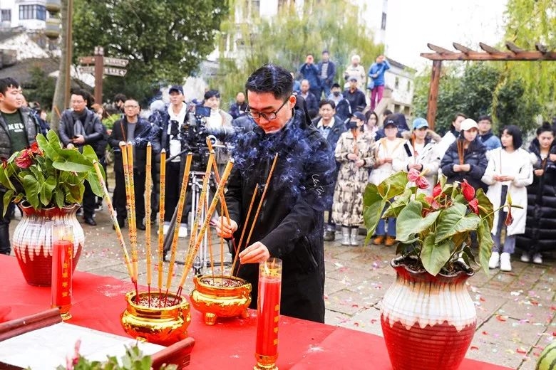 北京銮腾星光影业董事长余建国,制片人王观澜,导演夏天,协拍方