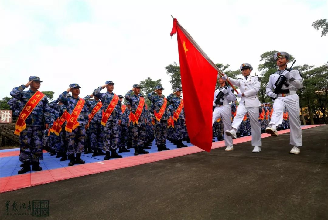 一场迟到的退役仪式,海军陆战队某旅140余名退伍老兵含泪告别军营!