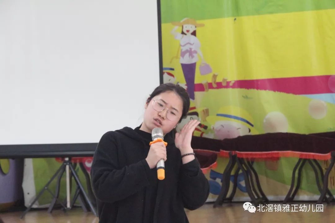 《谁偷吃了包子》演绎得惟妙惟肖,把听众们带到故事中;郭柳芬老师的