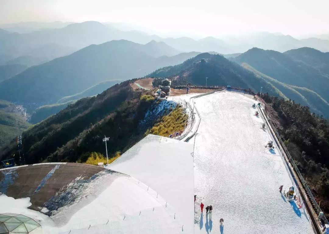 宁海浙东第一尖雪山欢乐谷滑雪一日游