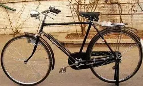 回溯到五六十年代,自行车也不多,但那时候是因为买不起.