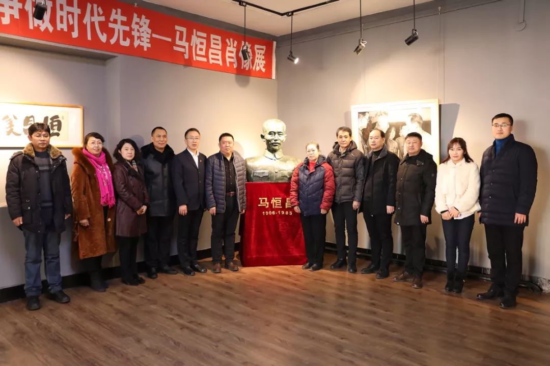 寻找鹤城英雄 争做时代先锋-恒昌中学举办马恒昌肖像画展