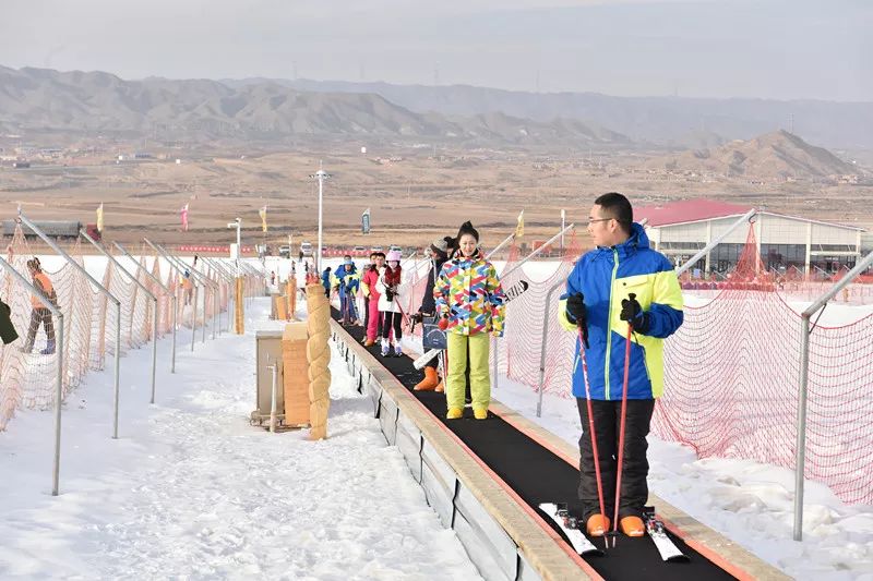 荒凉在这里黄河石林滑雪场位于景泰县红岘台村s103线彩色路面与省道2