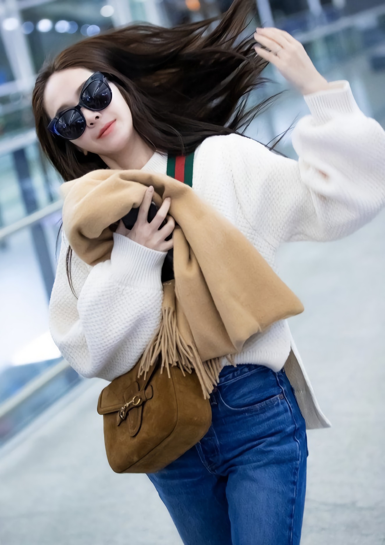「冰山公主」鄭秀妍，穿爛大街的衣服凹造型，是在拍洗髮水廣告？ 時尚 第4張