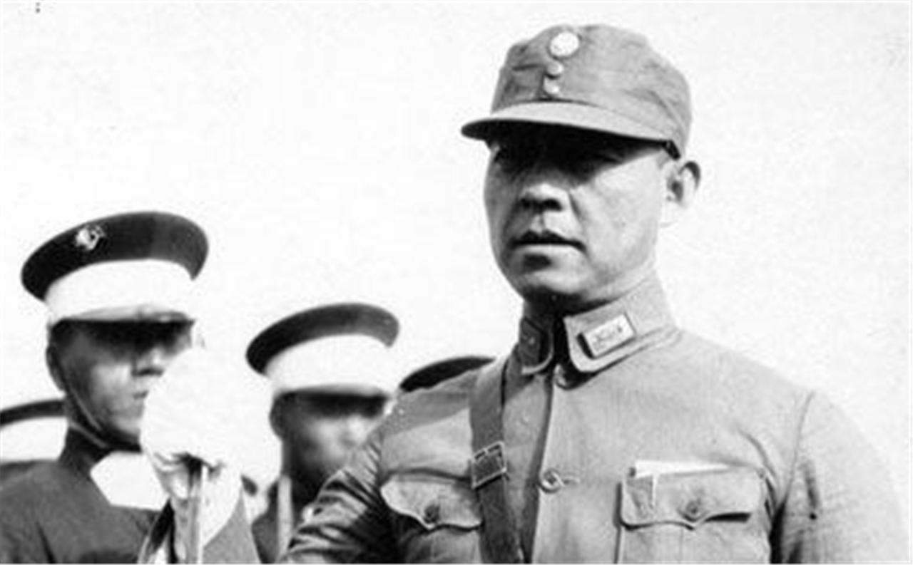 他牺牲后，日军停止空袭一天，遗体回国时蒋介石扑在棺材上痛哭