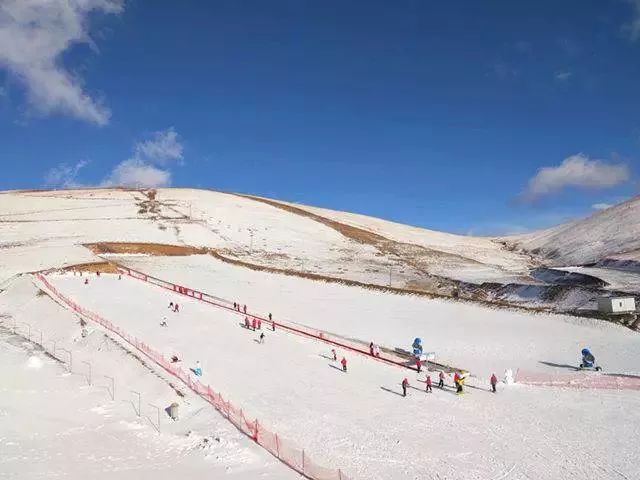 云南大海草山国际滑雪场现在就由小编带大家来一起看看来吧!来吧!