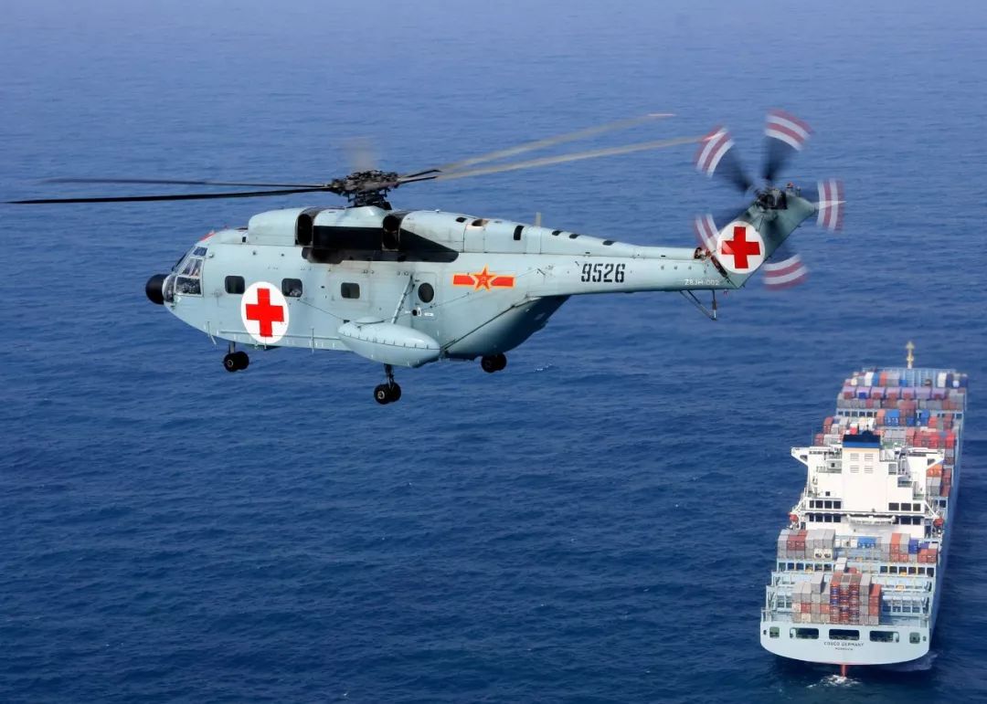 直八救护直升机在海上巡航