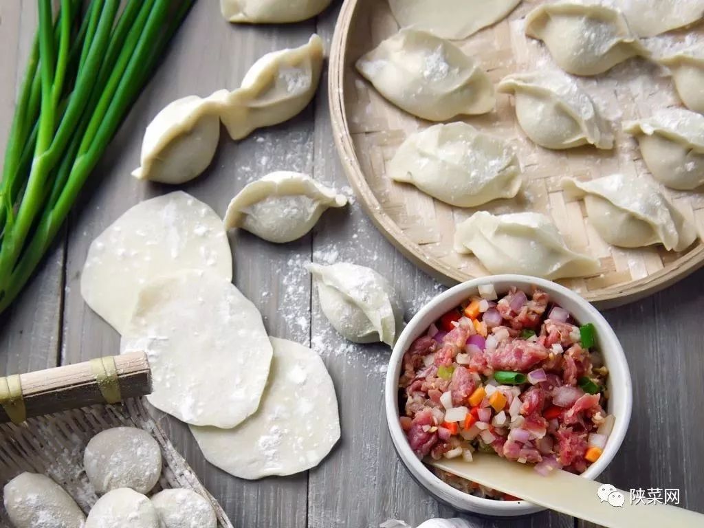 萝卜水大有营养, 并且冬天吃萝卜还有养生的作用 利味记牛肉养生水饺