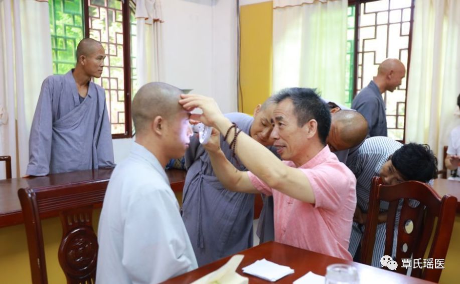 韶关东华禅寺方丈万行法师莅临第四届国际瑶医药·传统医学学术大会