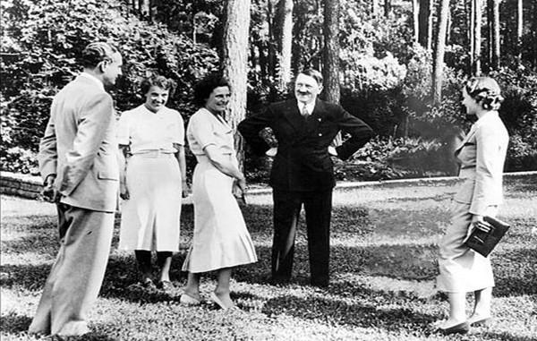 1937年，希特勒这张6人合影照，为何公布后其中一人神秘消失？