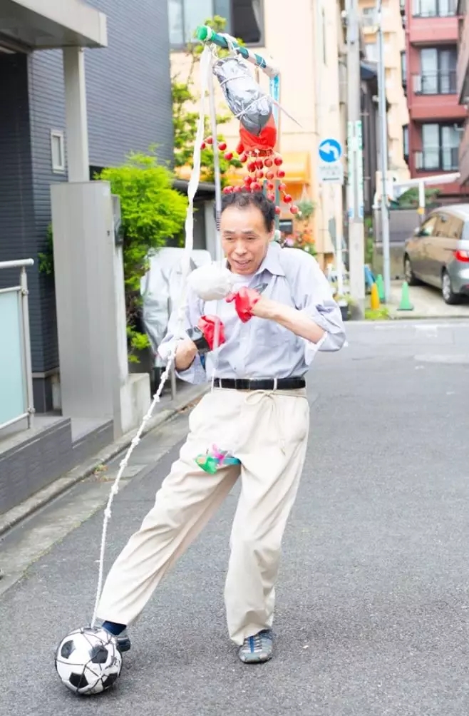 日本老爷子搞了200多种沙雕发明,其中最值钱的一项竟然卖了2个亿!