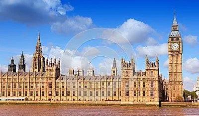 英国 威斯敏斯特宫,就是有著名的大本钟的建筑,建于1050年,后经多次