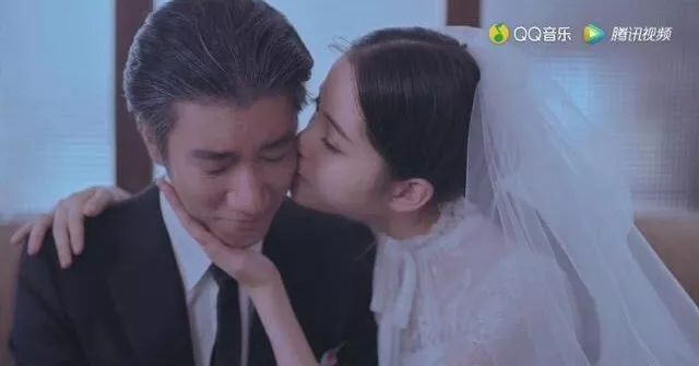 王力宏曾为女儿写了晚安曲《亲爱的》,mv讲述的是王力宏作为父亲