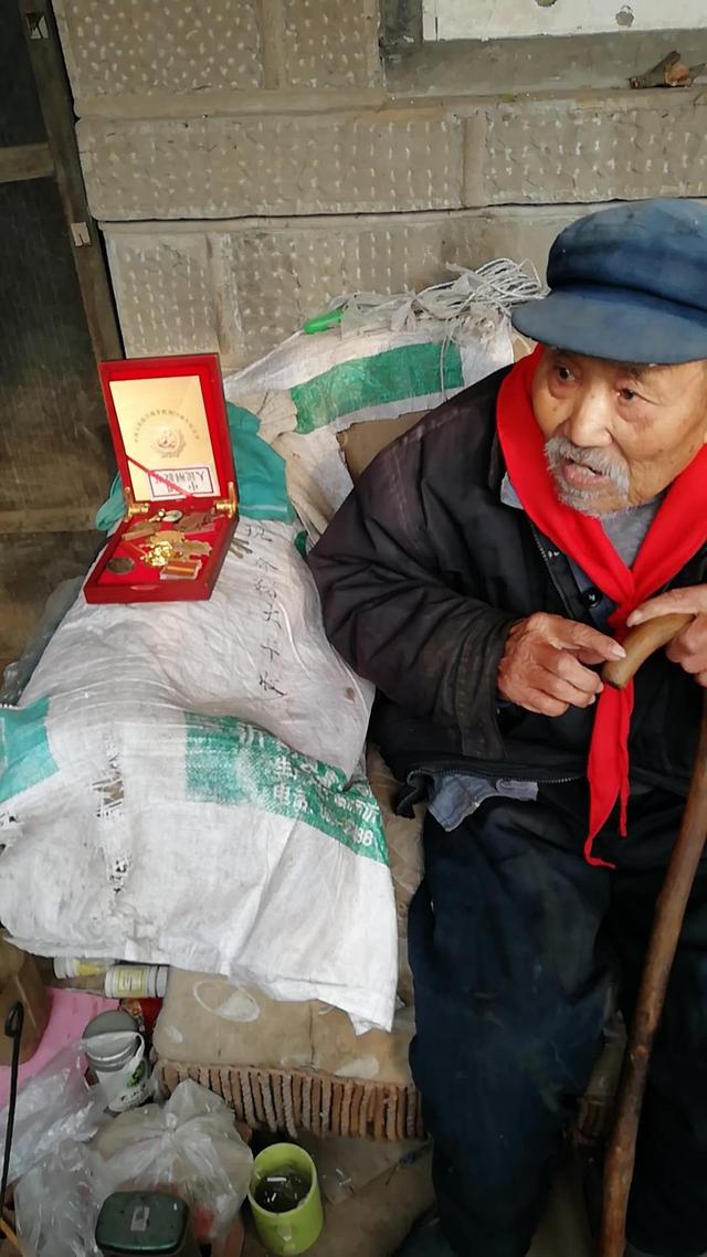 山东临沂90多岁老兵曾参加过抱犊崮战役