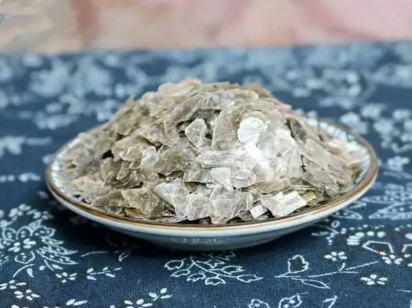 「晶彩矿谱|论一味矿物中药的贵族气质与美学—白云母(muscovite)