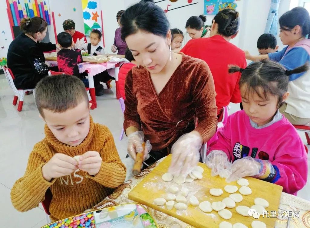 【我们的节日】迎冬至包饺子 了解中华民族传统文化 学习国家通用语言