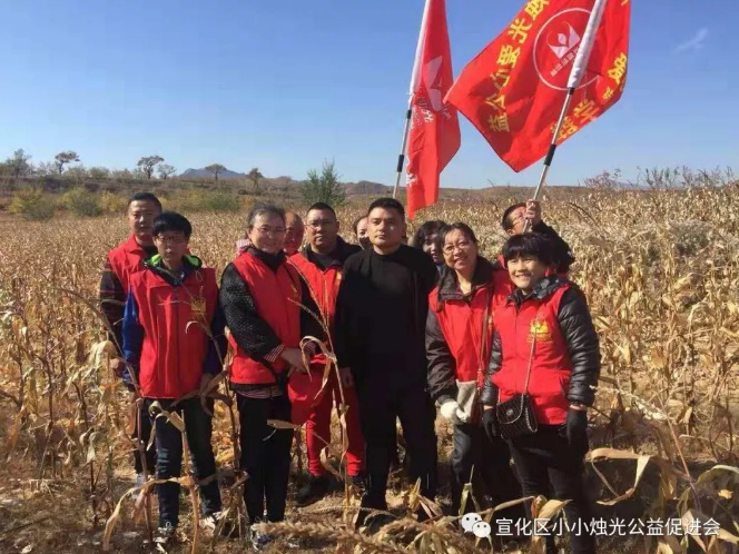 志愿者帮扶的几户都是种种原因没有劳动力的,村民马景海说"以前,要收