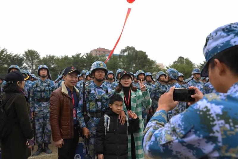 沙角新兵毕业"家长会",父母为何笑着流泪?_南海舰队