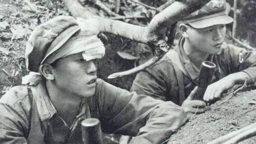 对越战争，俘虏两名越军，越军：我是中国人，放走之后却突然开枪