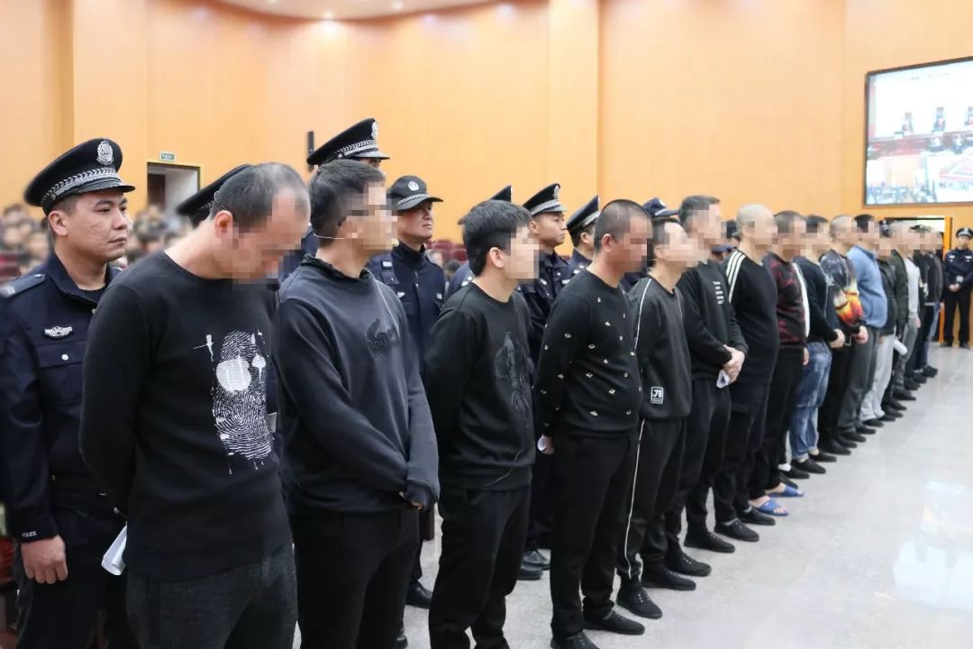 扫黑除恶|安溪法院公开开庭审理首起19名被告人涉黑案件