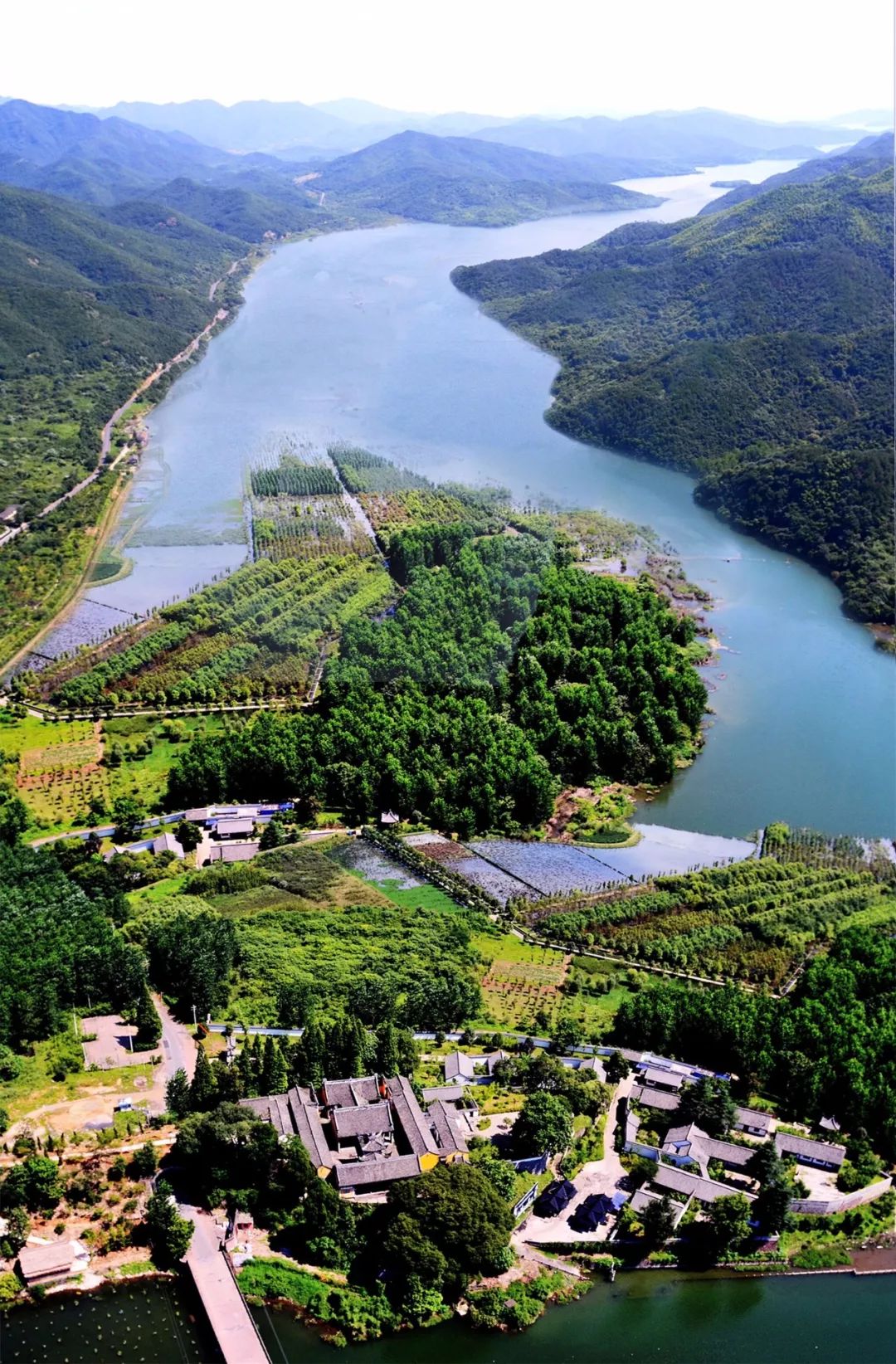 柯桥区王坛镇,地处会稽山脉腹地,山水资源丰富,水利地位重要.