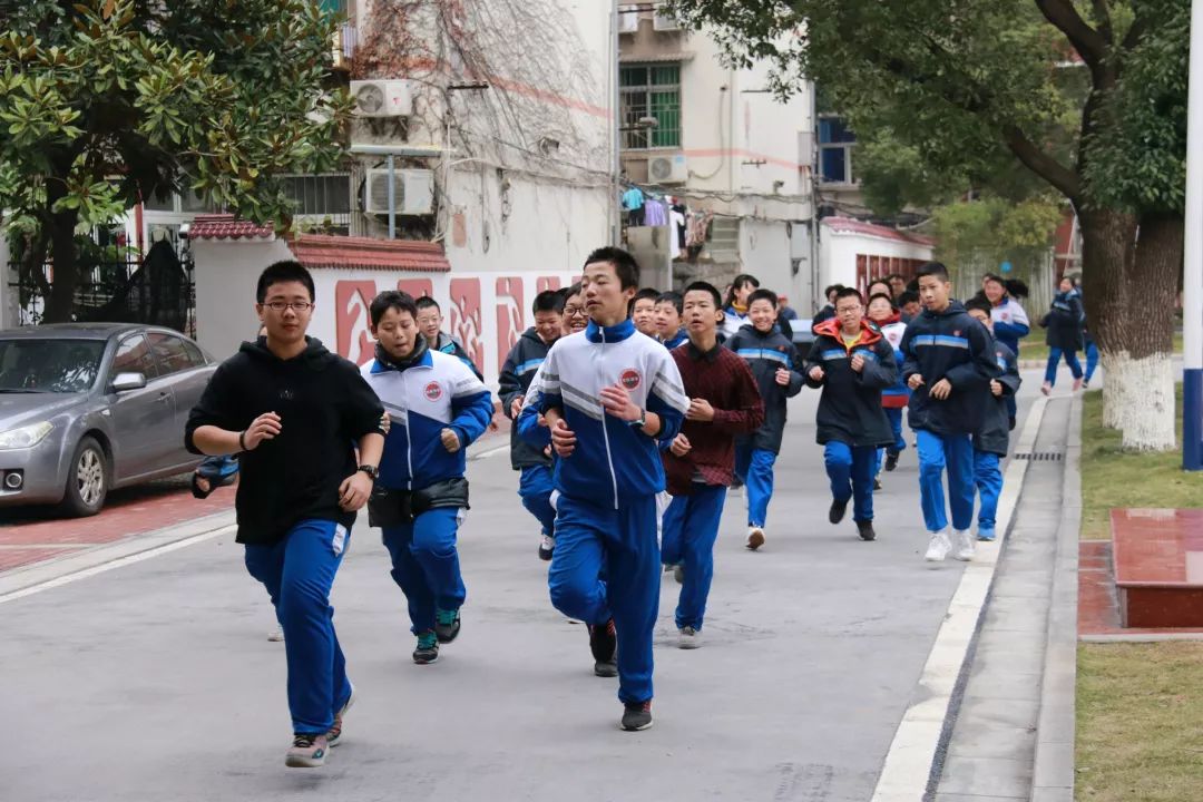 南昌一中教育集团先后组织八中校区,桃花校区,云飞校区初一,初二年级