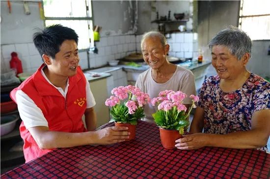 "都市生态先锋农业"行动支部书记范益民上党课