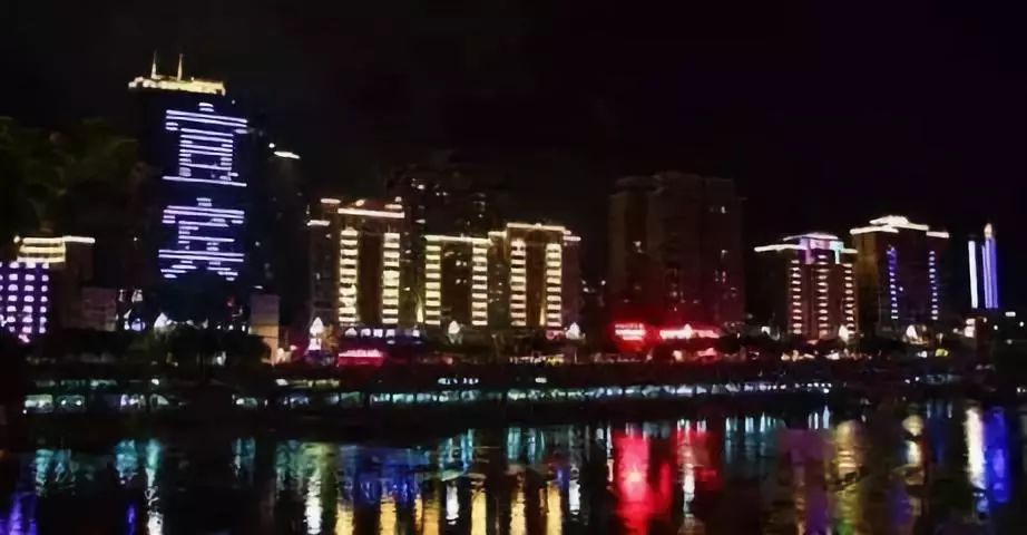 美!震撼!宜宾夜景航拍来了!(视频)