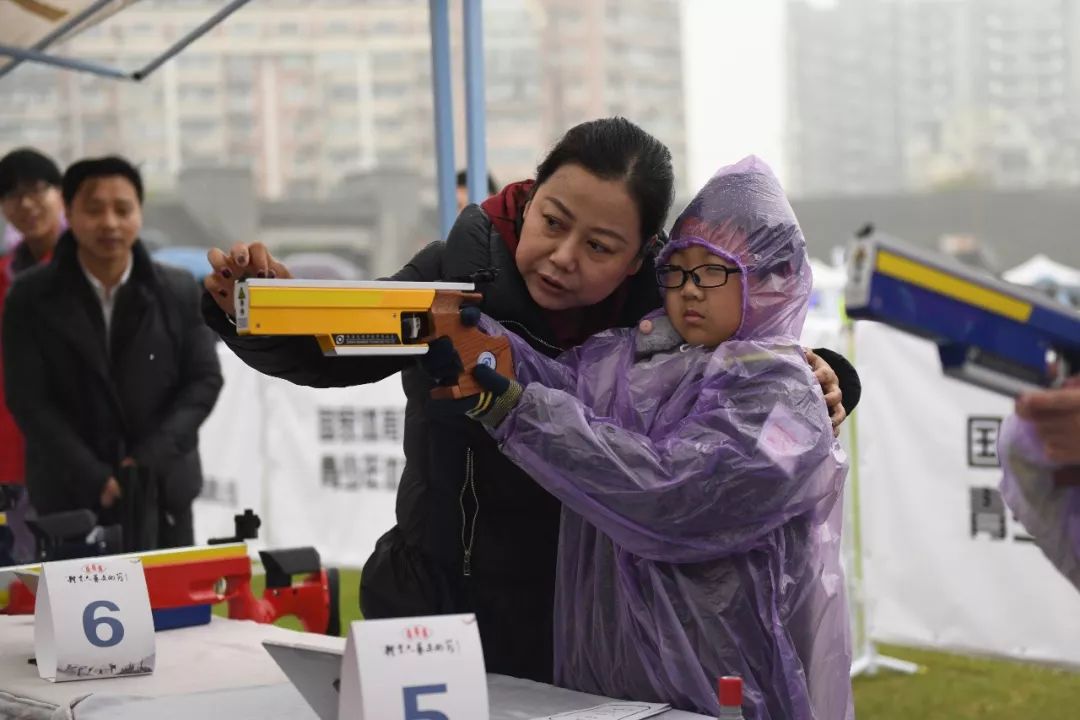 武术礼仪展示与互动,还邀请了射击奥运冠军陶璐娜演示射击射箭礼仪