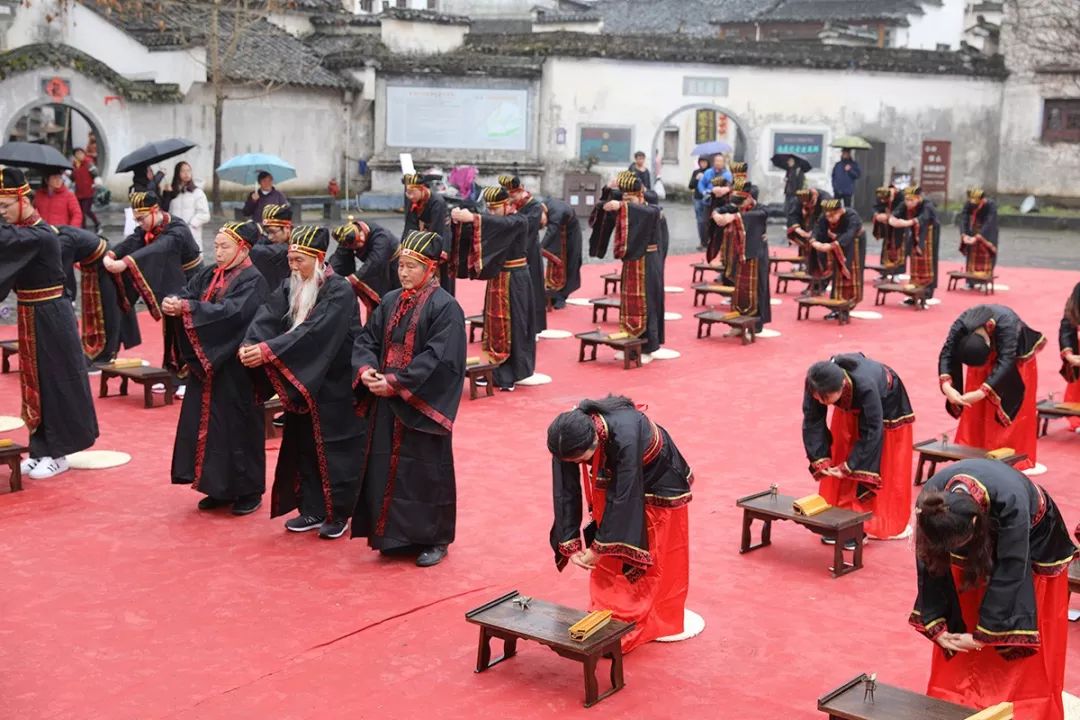 黟县西递古村冬至祭祀黄帝,千人共聚缅怀先祖,祈福许愿