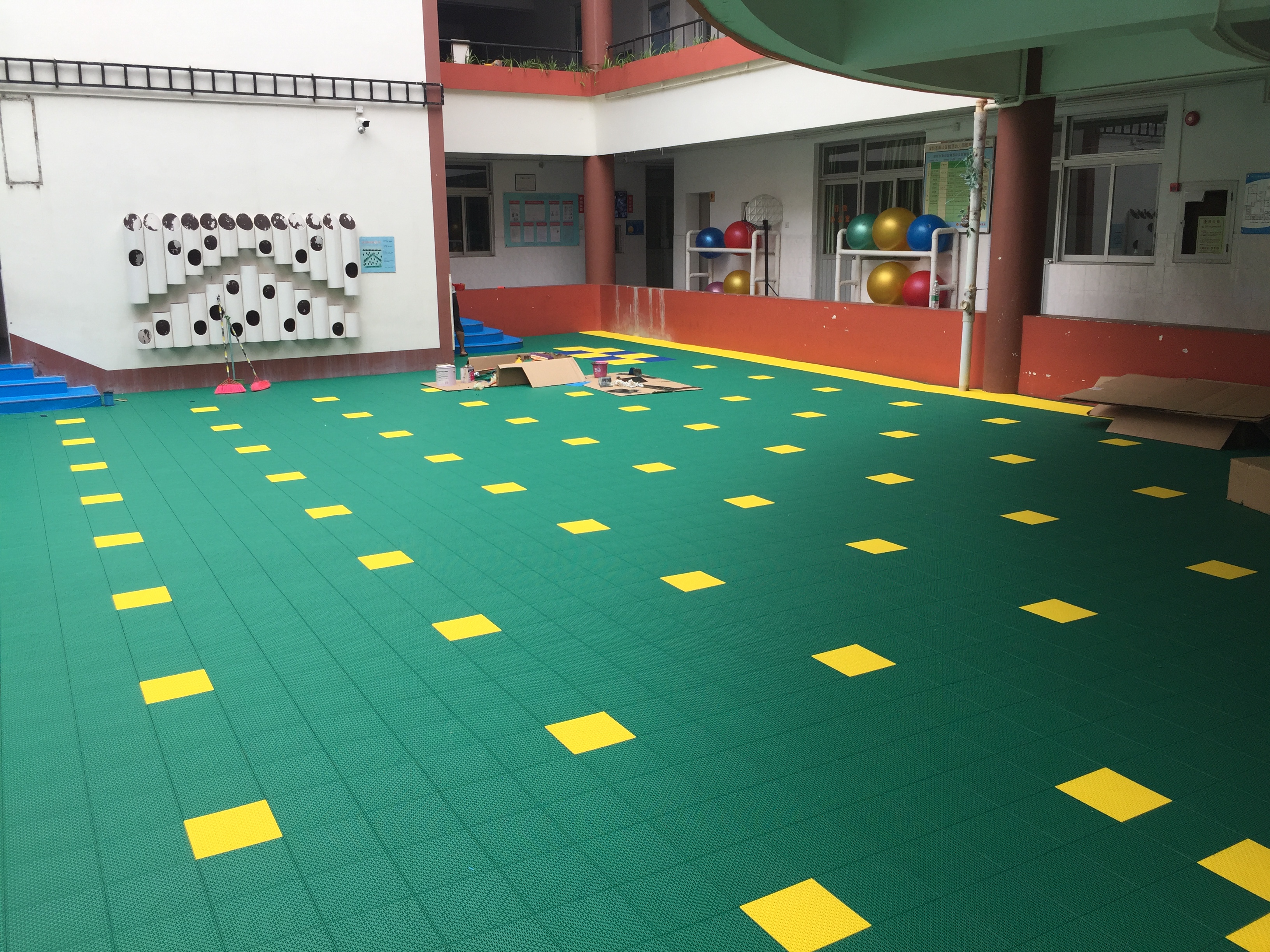 幼儿园室外悬浮式拼装地板四大优势保护儿童健康成长