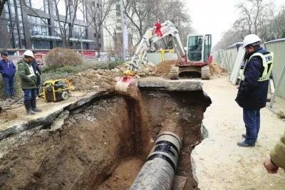 12月21日,经过兰州城市供水集团的昼夜抢修,西津西路直径1.