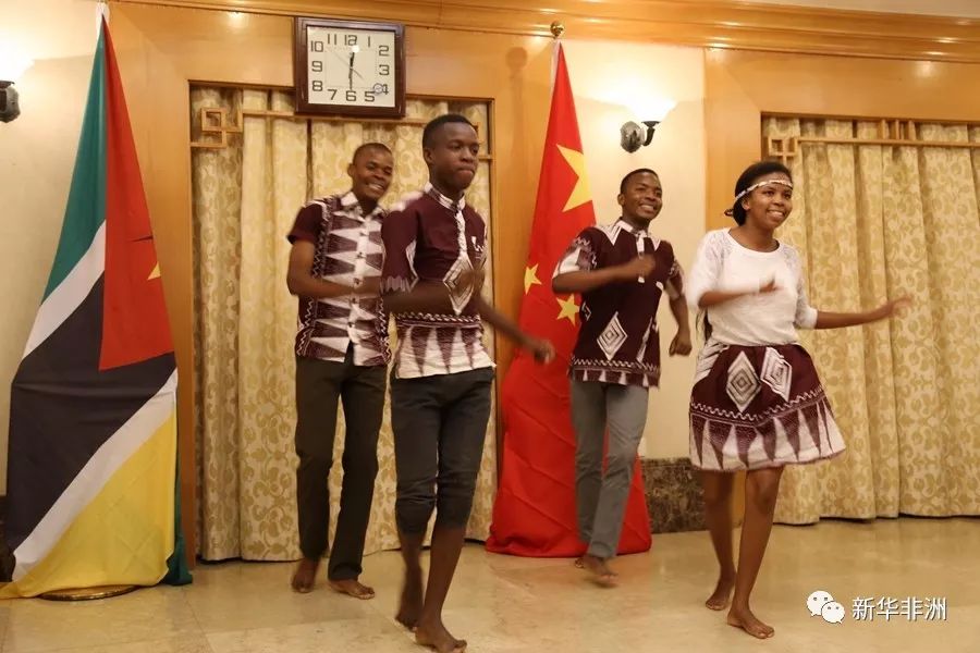 莫桑比克举行汉语情中莫青年联欢会
