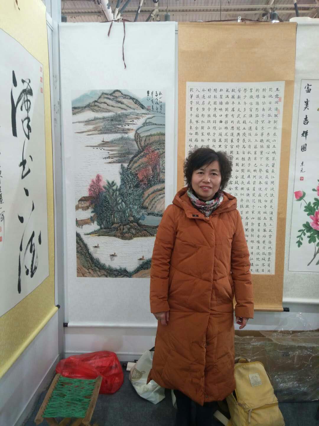 以张振武为指导老师,跟谢士鸿画家学习山水画,跟李传广书法家学书法