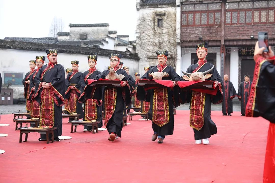 黟县西递古村冬至祭祀黄帝,千人共聚缅怀先祖,祈福许愿