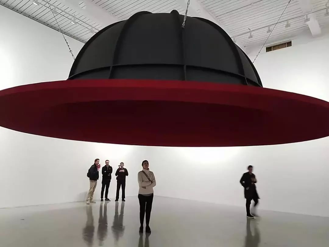 坚持自己的英国艺术家——anish kapoor_卡普尔