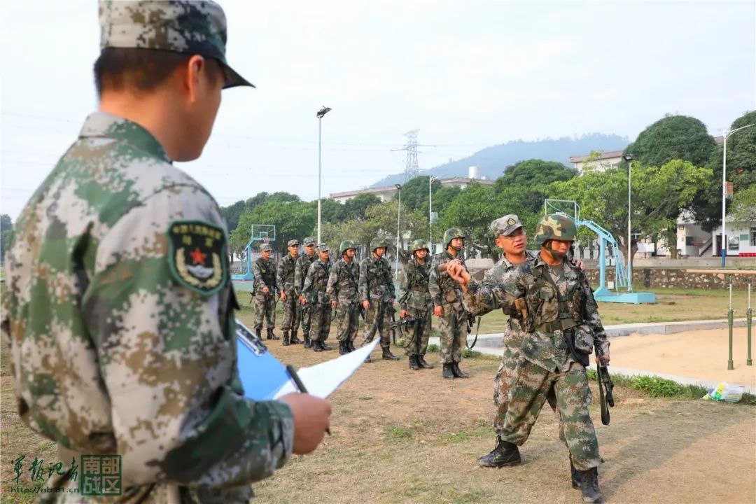 南部战区陆军某基地新兵新训结业_训练基地