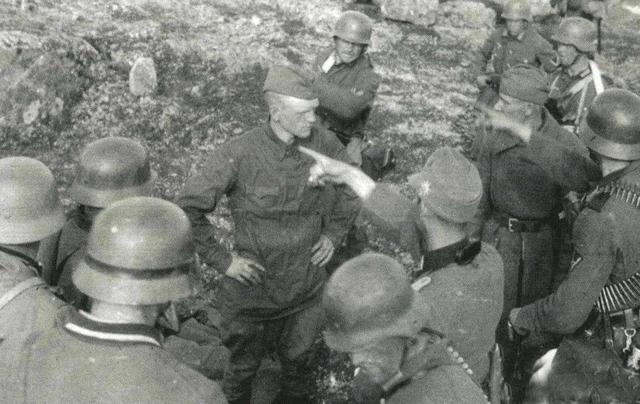 二战战场，德军记者拍摄两名苏联红军战士从被捕到枪杀全过程
