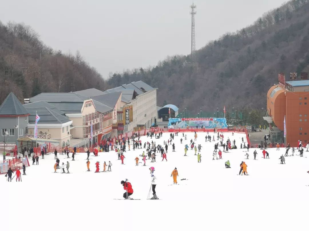 健康中原"河南省第三届全民冰雪运动体验在伏牛山滑雪度假乐园盛大