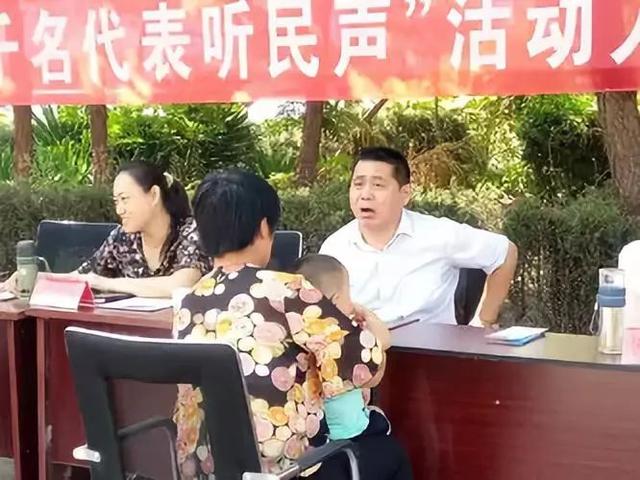 动员代表进集站同心干全县千名代表听民声工作综述