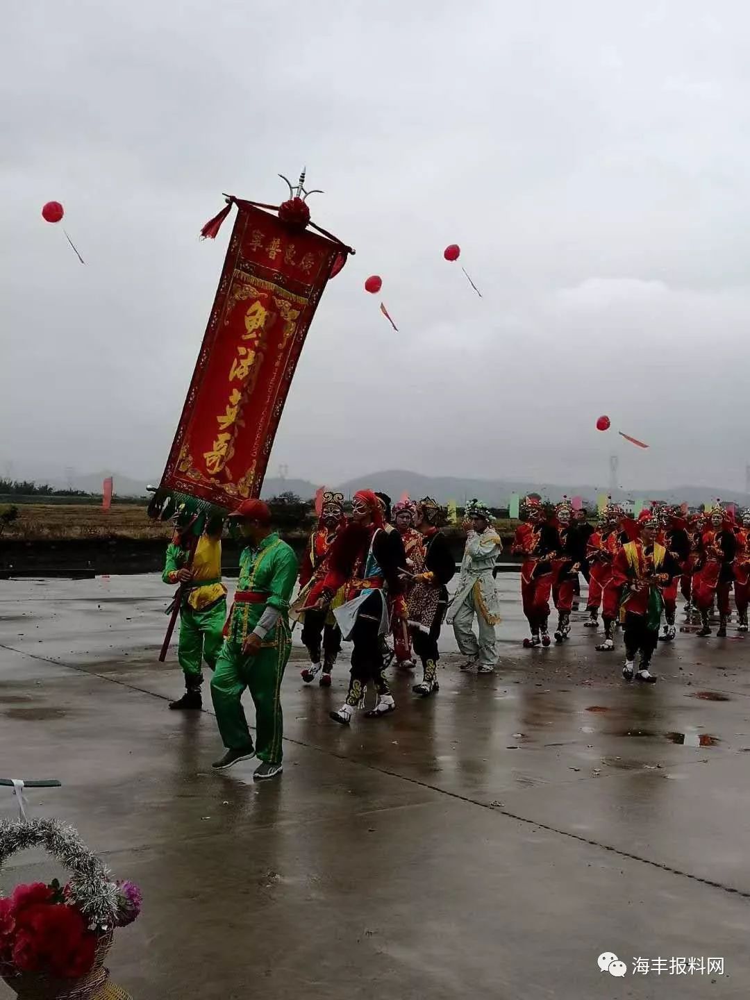 海丰陶河这个村子今天热闹非凡虎狮英歌大旗