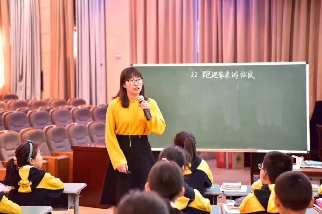 义乌市教师读书人物每日一星黄杨梅小学陈旭平