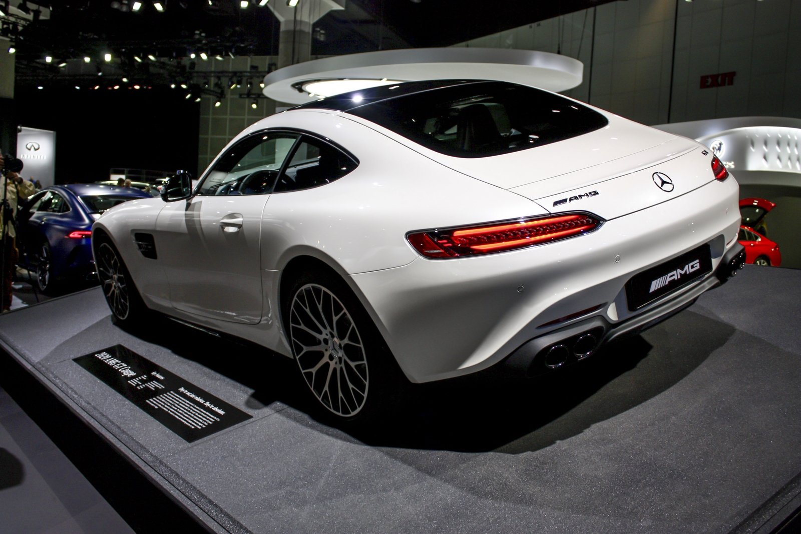 白色奔驰amg gt!