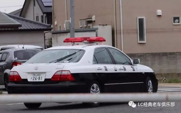 日本的警车长什么样?